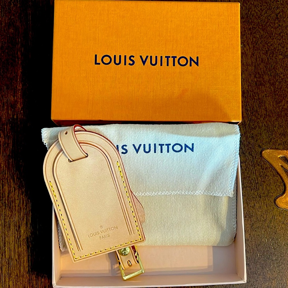 Brand new in box Louis Vuitton luggage tag. Does ship with the box and duster.